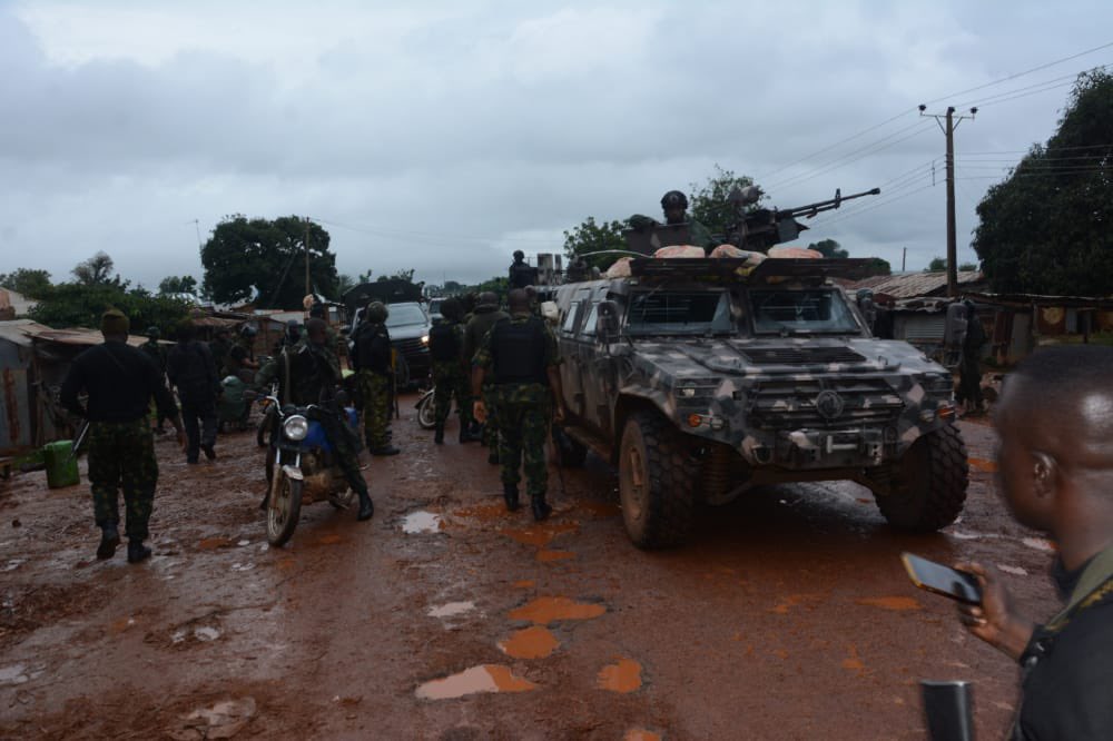 DejiAdesogan's tweet photo. JUST IN:Fighting patrol led by GOC 1 Division Nigerian Army, Maj Gen TA Lagbaja have cleared bandits in Buruku, Udawa, Manini, Birnin Gwari, Doka, Maganda, Kuyello & Dogon Dawa communities in #Kaduna state. Bandits neutralized & some captured alive, weapons & motorbikes recovered https://t.co/mKQgKxA1P9