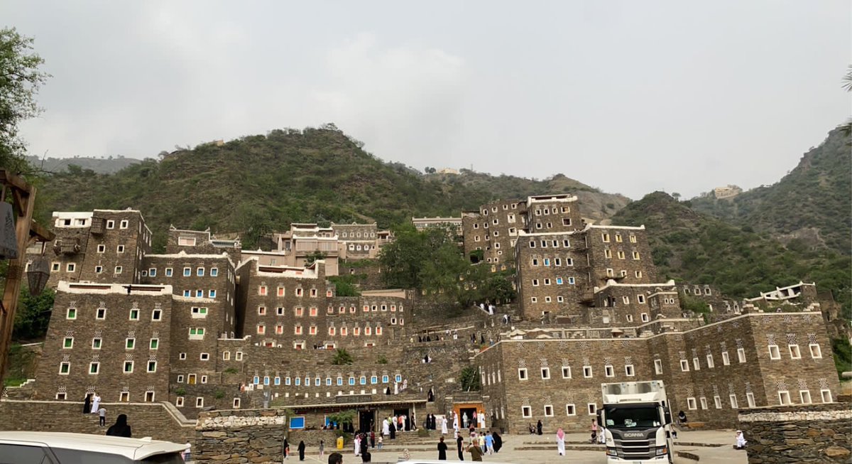 Tshowaier's tweet photo. خلال الايام الماضية تم زيارة مدينة ابها و رجال المع الجميلة لاول مره و ابهرني جمال طبيعتها و جوها تجربه جميلة للتكرار https://t.co/vaxCal8LUO
