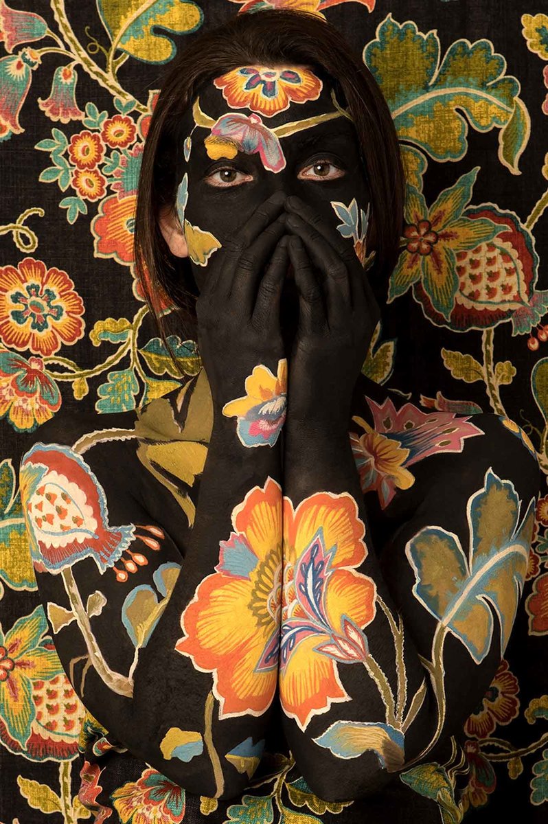 EchoFineArts's tweet photo. 😍 Please welcome @ceciliaparedesarte - new @echofinearts artist! Multidisciplinary artist in essence, Cecilia Paredes uses her body as a performative vessel merging painting, sculpture and photography. 🌞 Find out more https://t.co/AXlR5Bx91O https://t.co/DNNab6fg30