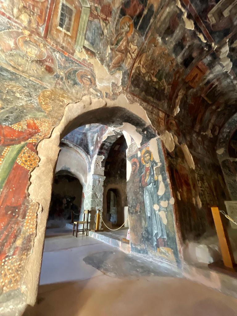 PauladeFoug's tweet photo. More from recent travels; if you're ever in #Crete, take time to explore the many beautiful churches. This is the Church of Panagea Kera in #Kritsa, a village near the ancient ruins of Lato, dating from the #Byzantine period and notable for its rich frescoes. #traveltuesday https://t.co/kI4CHKwJlH