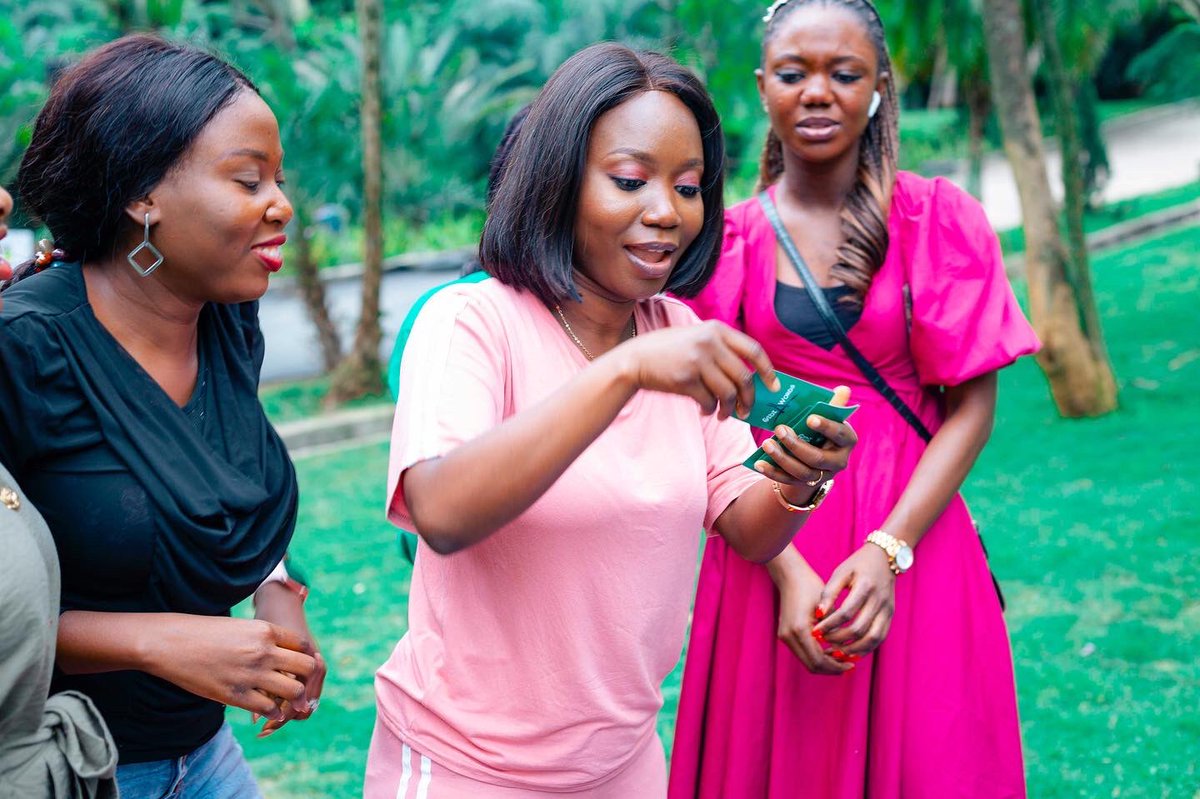 TheiVowNetwork's tweet photo. We can’t shake off the picnic experience anytime soon. 

Meet the faces at the ivow picnic. 💃🏾💃🏾 please tag yourself. 

#ivow #ivowpicnic #ivownetwork #picnic #ladies #food #outdoor #gathering #sunday #funday https://t.co/GgzJz8sdHY