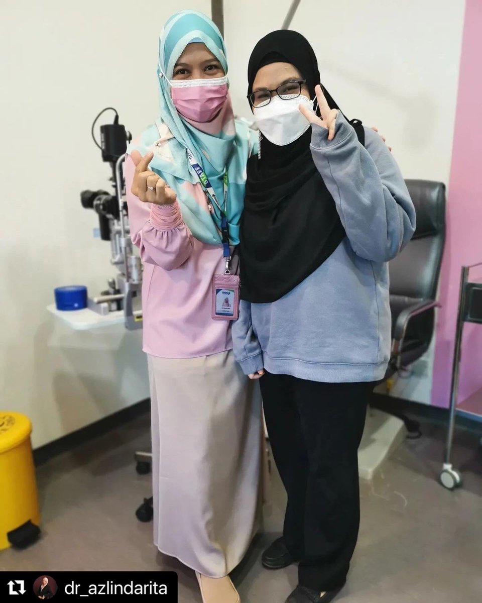 msumcmalaysia's tweet photo. Consultan Opthalmology #MSUMC Dr. Azlindarita @ Aisyah bersama pesakit-pesakit juling yg telah kembali dengan mata yang lurus, selepas pembedahan.

Juling boleh dirawat, bertemulah dengan doktor Pakar Mata anda untuk mendapatkan rawatan😊

#CaringHealingEducating
#Juling https://t.co/bwrHKGaW8D