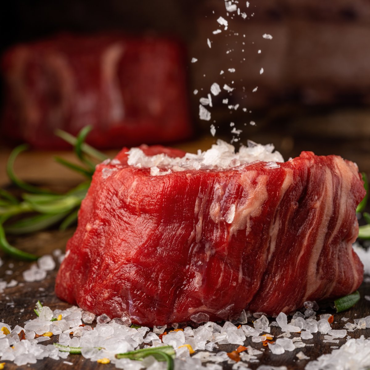 MeatAttraction's tweet photo. La carne roja es rica en proteínas, hierro, minerales, antioxidantes y vitaminas del grupo B, lo que la convierte en un alimento altamente nutritivo y, por tanto, beneficioso para la salud.

#MeatAttraction #carne #meat #sector #carniceria #carnico #encuentro #feria #ifema https://t.co/W8jvK500v7