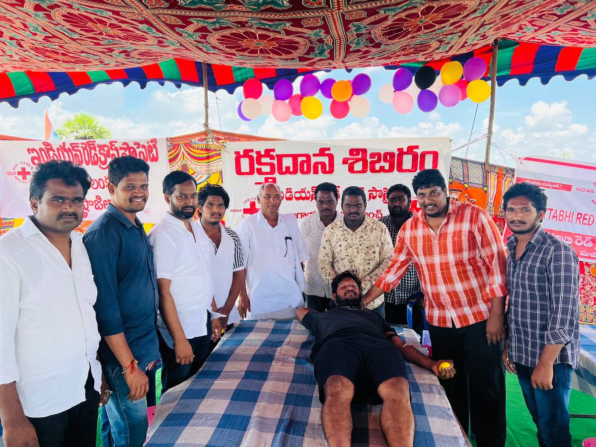 padyalas's tweet photo. నాగాయలంక మండలం లో నిర్వహించబడుతున్న మెగా వారోత్సవాలు లోని భాగంగా 5వ రోజు మర్రిపాలెం గ్రామంలో, పరిసర గ్రామాల యువత, మెగా అభిమానులు, భోగాది శివ విష్ణువర్ధన్, పద్యాల వెంకటప్రసాదు ,  బండ్రెడ్డి హరి సంయుక్త  నిర్వహించబడిన రక్తదాన శిబిరంలో 36 మంది యువత రక్తదానం  చేయడం జరిగినది... https://t.co/xJ8vEE1hLP