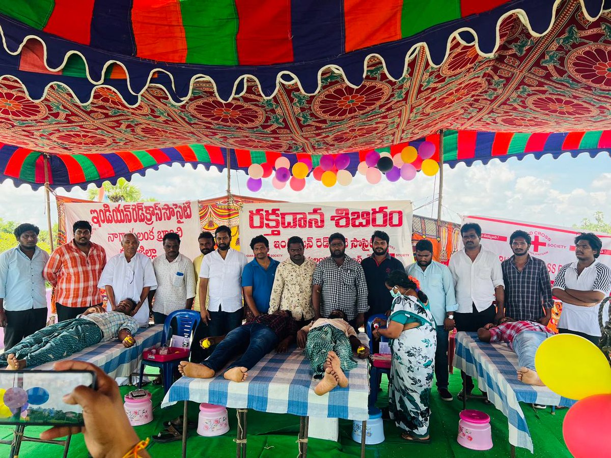 padyalas's tweet photo. నాగాయలంక మండలం లో నిర్వహించబడుతున్న మెగా వారోత్సవాలు లోని భాగంగా 5వ రోజు మర్రిపాలెం గ్రామంలో, పరిసర గ్రామాల యువత, మెగా అభిమానులు, భోగాది శివ విష్ణువర్ధన్, పద్యాల వెంకటప్రసాదు ,  బండ్రెడ్డి హరి సంయుక్త  నిర్వహించబడిన రక్తదాన శిబిరంలో 36 మంది యువత రక్తదానం  చేయడం జరిగినది... https://t.co/xJ8vEE1hLP
