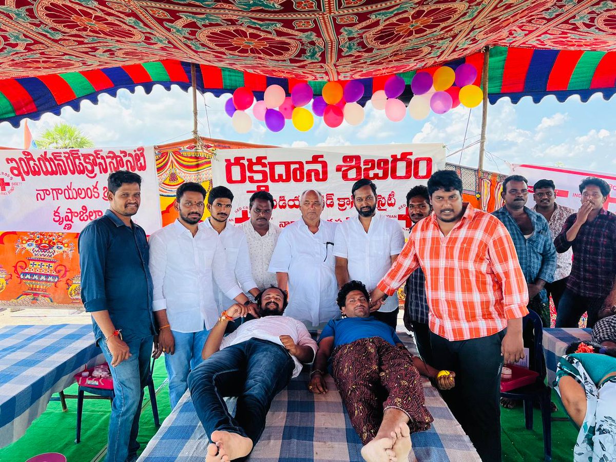padyalas's tweet photo. నాగాయలంక మండలం లో నిర్వహించబడుతున్న మెగా వారోత్సవాలు లోని భాగంగా 5వ రోజు మర్రిపాలెం గ్రామంలో, పరిసర గ్రామాల యువత, మెగా అభిమానులు, భోగాది శివ విష్ణువర్ధన్, పద్యాల వెంకటప్రసాదు ,  బండ్రెడ్డి హరి సంయుక్త  నిర్వహించబడిన రక్తదాన శిబిరంలో 36 మంది యువత రక్తదానం  చేయడం జరిగినది... https://t.co/xJ8vEE1hLP