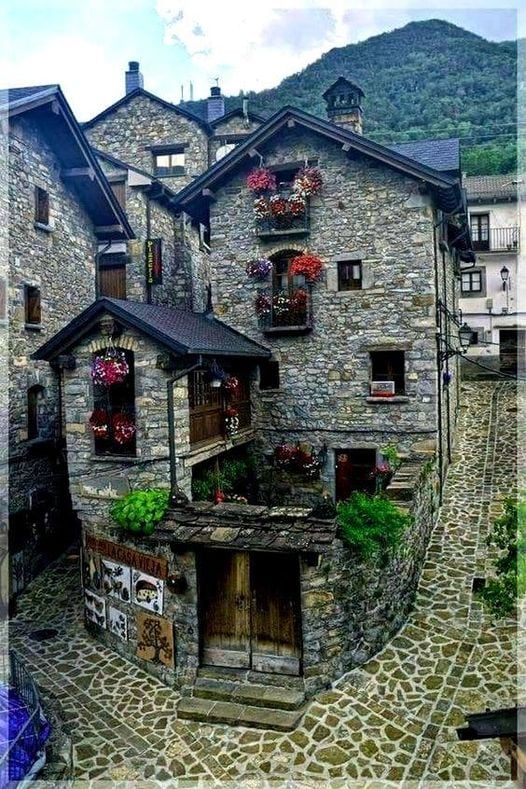 "The Old House" in the medieval village of Torla, Huesca - Spain. This beautiful village has only around 300 inhabitants.

ancient-origins.net
