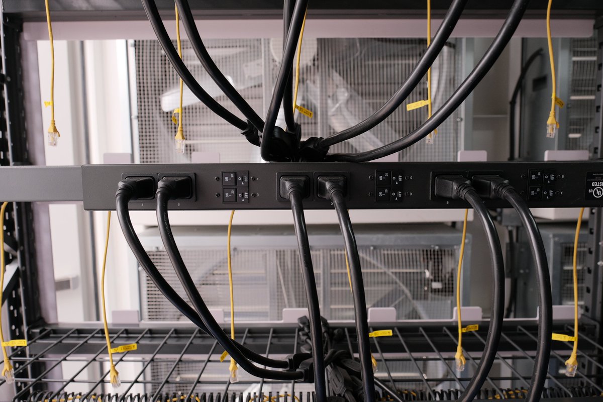 TheMinerbase's tweet photo. This is what the INSIDE of #MinerbaseAirCooling data center container looks like 👀😍

#cryptomining #datacentercontainer #cryptocurrency https://t.co/ZduCK0WGp2