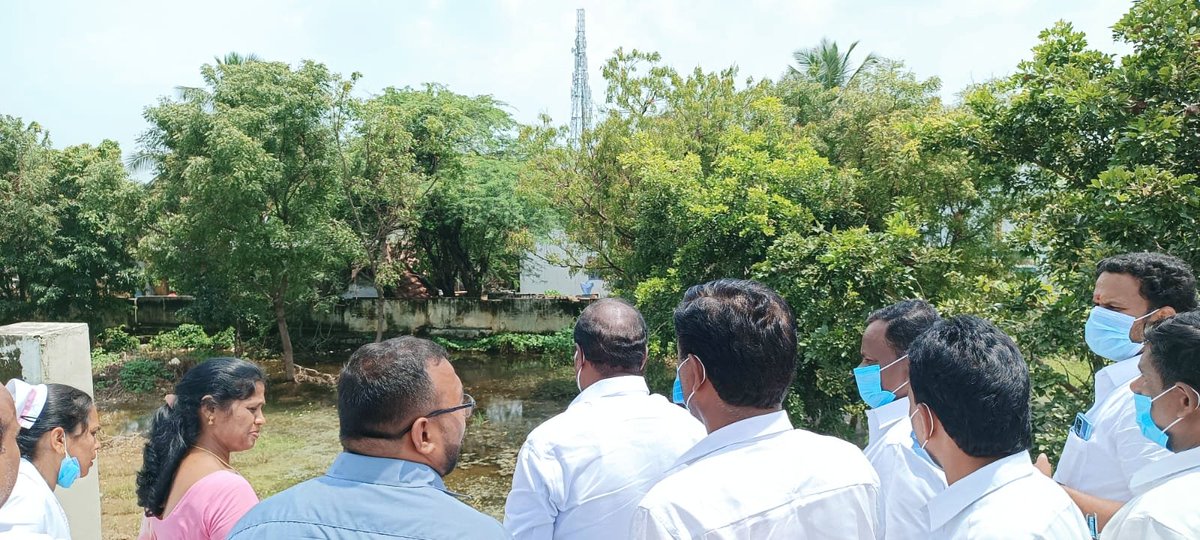 PmkGkm's tweet photo. 30.8.2022 இன்று பென்னாகரம் அரசு மாவட்ட மருத்துவமனை வளாகத்திற்குள் மழை வெள்ளத்தால் தேங்கி நிற்கும் பகுதியை பார்வையிட்டபோது.... https://t.co/SzerZobnOO
