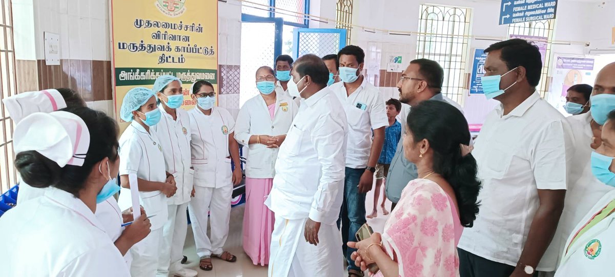 PmkGkm's tweet photo. 30.8.2022 இன்று பென்னாகரம் அரசு மாவட்ட மருத்துவமனை வளாகத்திற்குள் மழை வெள்ளத்தால் தேங்கி நிற்கும் பகுதியை பார்வையிட்டபோது.... https://t.co/SzerZobnOO