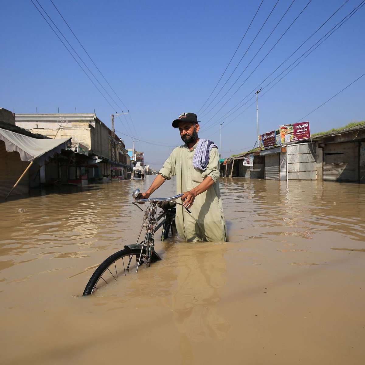 Dersom det nå er 50 millioner hjemløse i Pakistan på grunn av flom, så betyr det at flere tusen nordmenns nære familie er rammet. Norske medier vier ikke dette den oppmerksomheten det fortjener.