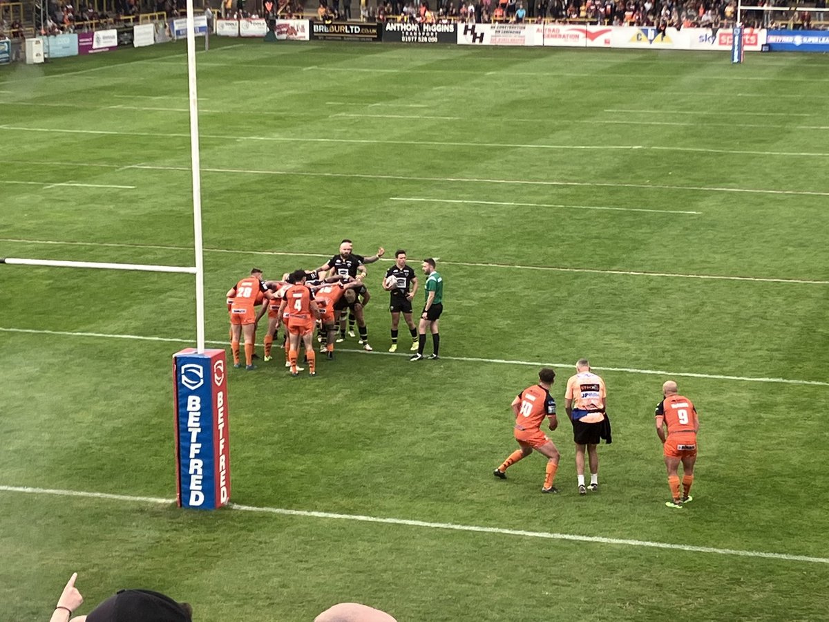 PartridgeSusan's tweet photo. Great afternoon yesterday at Castleford Tigers @CTRLFC. Unlucky Tigers but #Box4Kids still had a super time. Thank you @BWellsTrust and @CastleCommerci1 https://t.co/y1hksllHfz
