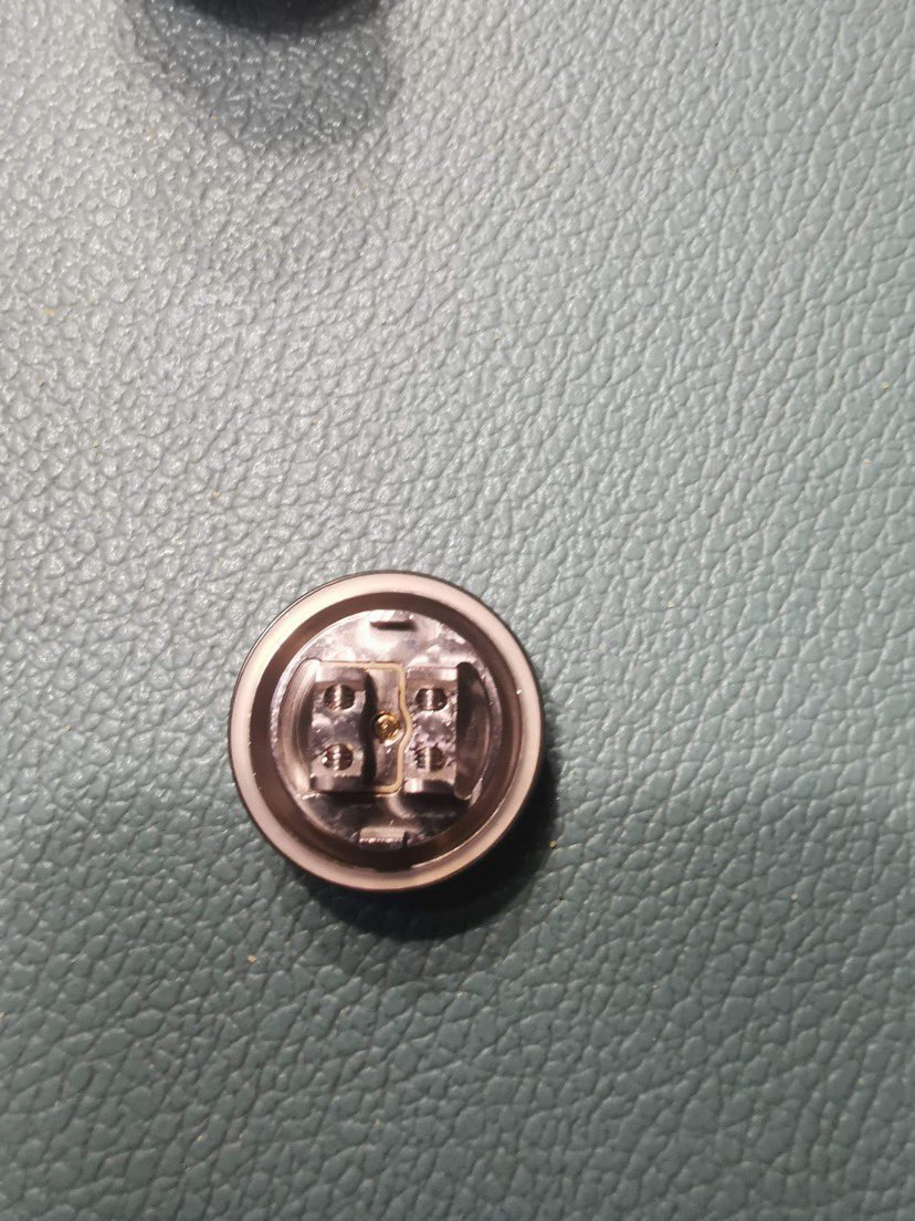 ToxicNovaFR's tweet image. Mon futur achat #GEEKVAP #RECONSTRUSTRUCTIBLE #ZEUSX #VAP #CLOUD