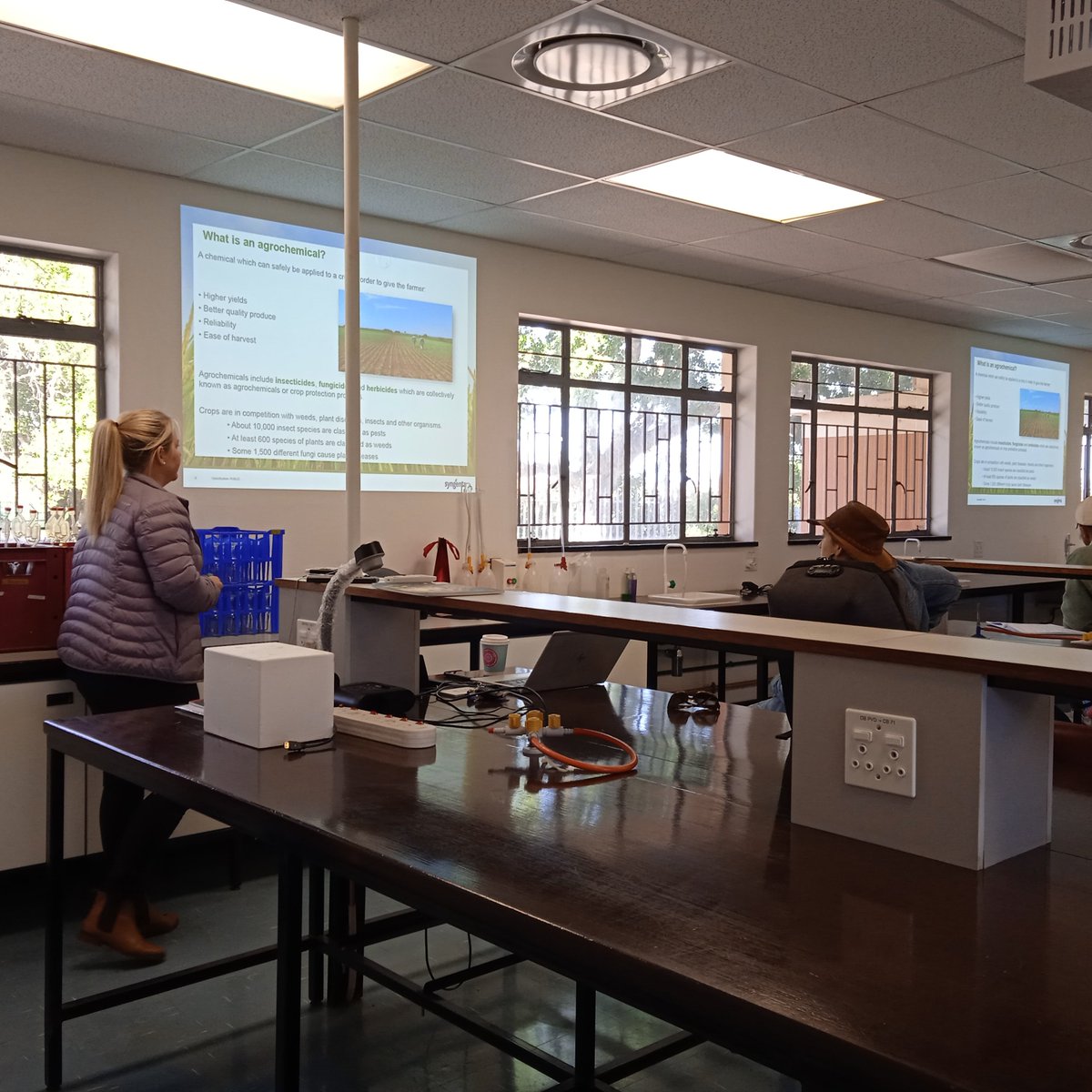 of_oenology's tweet photo. Thank you Zoë Bredell from @SyngentaSA for sharing your expertise with our 3rd years this morning. https://t.co/jOoTG2KOVK
