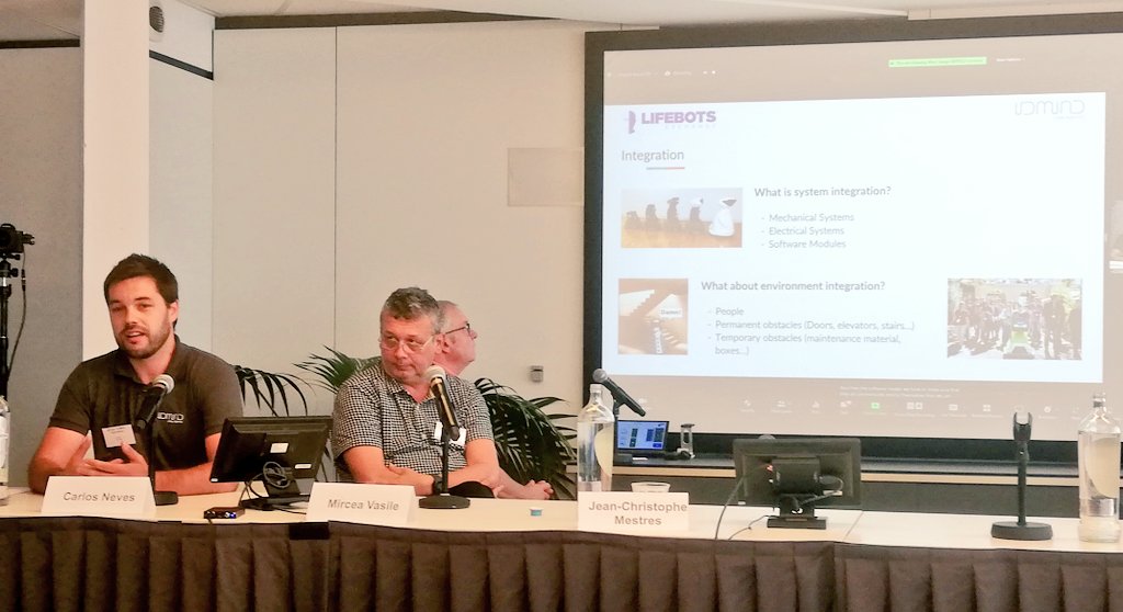 What does it take to achieve a succesful #SystemIntegration of #robots? 👾
Carlos Neves, 🇵🇹 <a href="/IDMindRobots/">IDMind</a>, takes us through the key factors and attention points, along many success stories 👏, during the <a href="/LifebotsMSCA/">LIFEBOTS Exchange</a> workshop, at the <a href="/vCare_project/">vCare_project</a> Final Conference