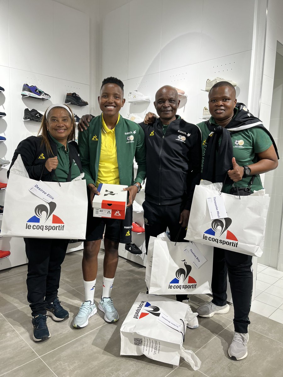 Banyana_Banyana's tweet photo. Banyana Banyana visiting @LeCoqSportif_SA shop in Sandton! Come through to get a picture with your #QueensOfAfrica 🙌🏾🔥💛💚🇿🇦

#LiveTheImpossible https://t.co/1elKl7xhP2
