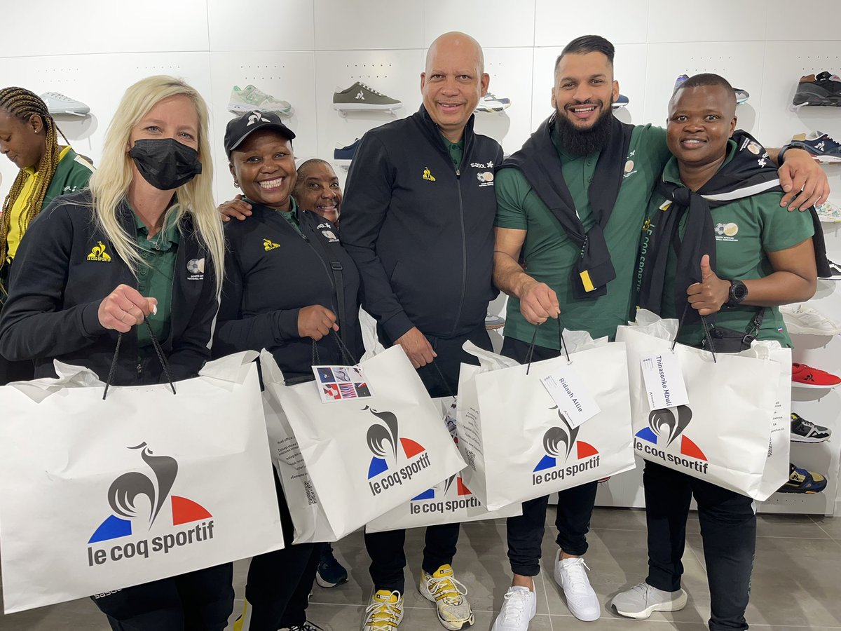 Banyana_Banyana's tweet photo. Banyana Banyana visiting @LeCoqSportif_SA shop in Sandton! Come through to get a picture with your #QueensOfAfrica 🙌🏾🔥💛💚🇿🇦

#LiveTheImpossible https://t.co/1elKl7xhP2