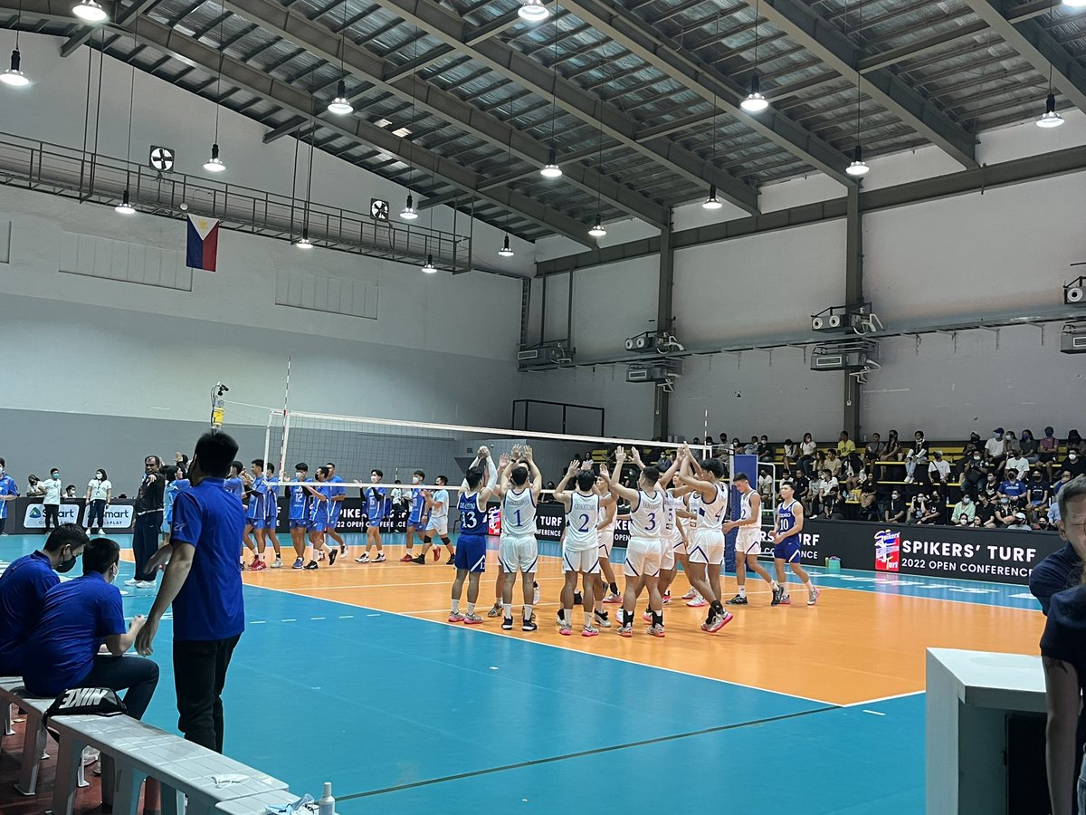 HAPPENING NOW: The Ateneo Fudgee-Barr are warming up at Paco Arena for their game against VNS. #SpikersTurf @TheGUIDONSports