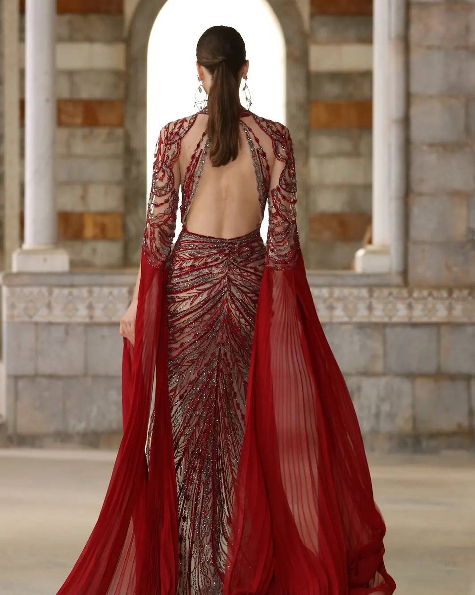 ZiadNakadWorld's tweet photo. When in doubt, wear red!
β€β€
#Rhombus
β¨
#ZiadNakad FW22/23 Couture Collection
...
#ZN #FW23 #RhombusCollection #HauteCouture2023 #ParisHauteCoutureWeek #HauteCouture #FallWinter2023 #Lebanon #Beirut #Paris #France #China #Russia #India #PFW23 https://t.co/IHuJsyk8e1