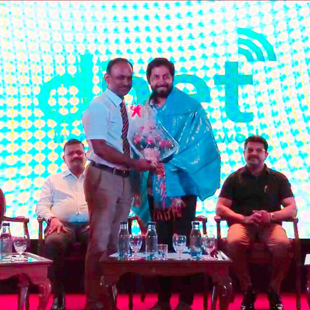 Aariarujunan's tweet photo. Extremely Happy to launch "D-Net" internet service along with Hon'ble Minister of Information and Publicity Mr. MP Swaminathan.!

Dr. Senthil, I wish you success in this endeavour.! https://t.co/QhzI8DA9jl