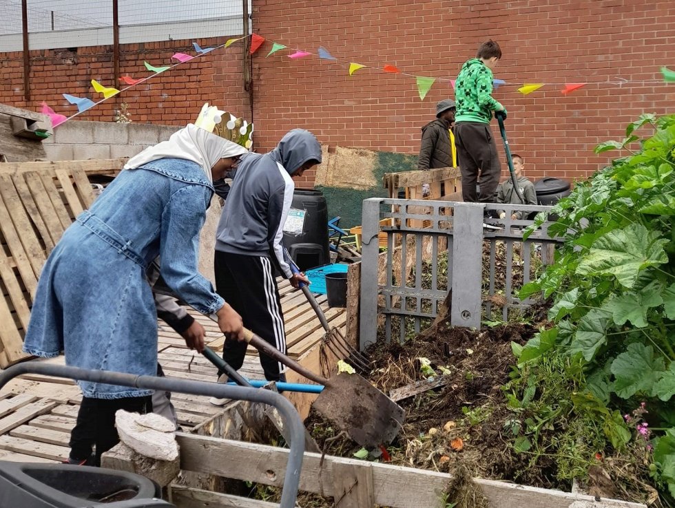 Heart of England Community Foundation (@hoecf) on Twitter photo Through our <a href="/WestMids_CA/">West Midlands Combined Authority</a> Community Green Grants we've awarded grants to <a href="/KRTBirmingham/">K.R.T</a> @FeedingCoventry & <a href="/caldmorecgarden/">Caldmore Com. Garden</a> to improve the access to nature in deprived communities by improving green spaces or enhancing the local environment ๐ฑ๐
Read ๐ bit.ly/3Q1HVyH Through our <a href="/WestMids_CA/">West Midlands Combined Authority</a> Community Green Grants we've awarded grants to <a href="/KRTBirmingham/">K.R.T</a> @FeedingCoventry & <a href="/caldmorecgarden/">Caldmore Com. Garden</a> to improve the access to nature in deprived communities by improving green spaces or enhancing the local environment ๐ฑ๐
Read ๐ bit.ly/3Q1HVyH