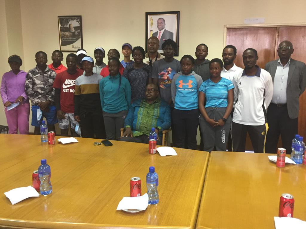 Today 30 August 2022,  a delegation of young tennis players from Zimbabwe, who are in Botswana for a tournament paid a Courtesy Call on His Excellency Ambassador Batiraishe Henry Mukonoweshuro at the Chancery.