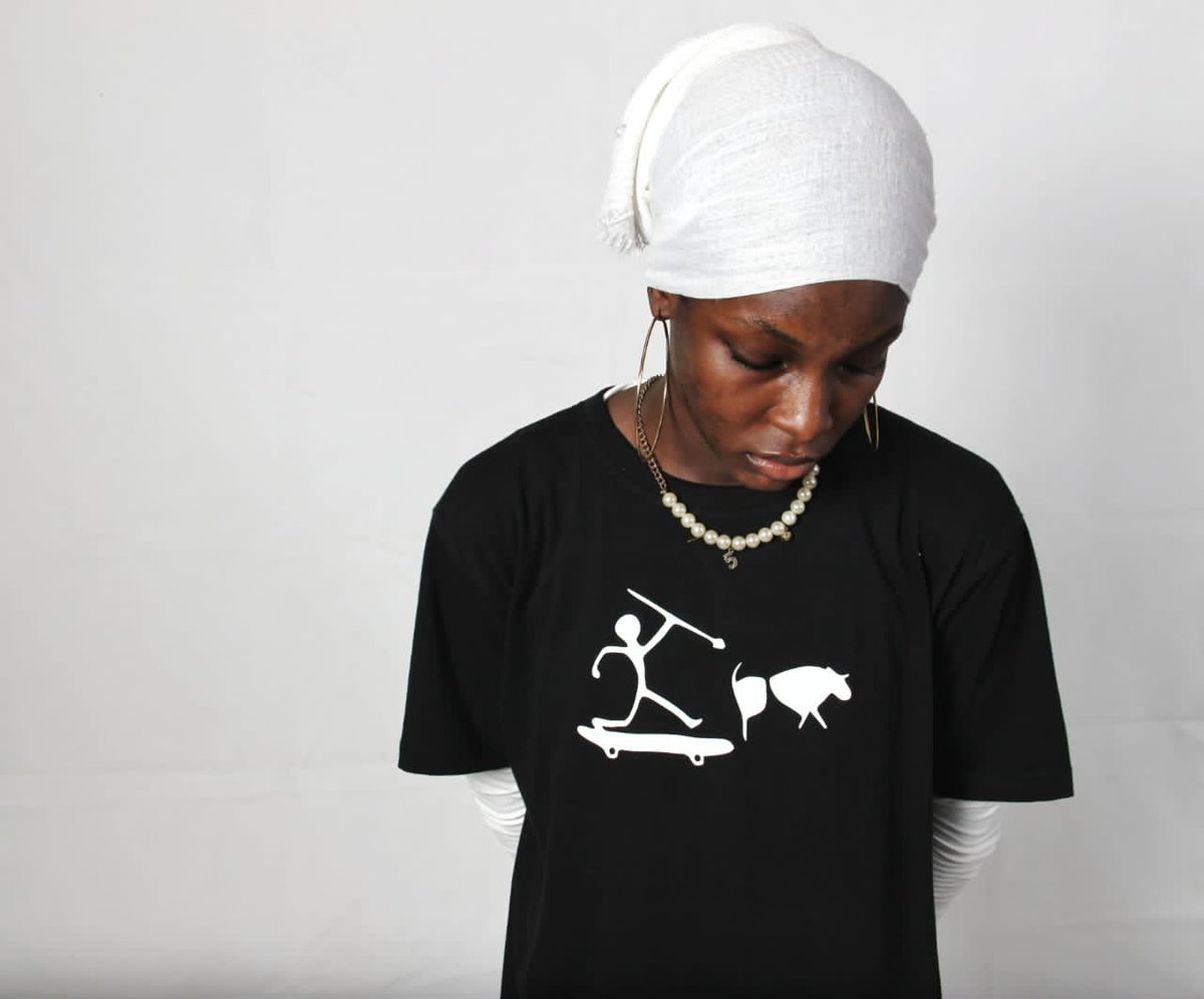 Flint__ng's tweet photo. GLOW IN THE DARK PREDATOR - PREY SHIRT (black only)
₦5,500
"The different"
#flintit #thedifferent #SS22 https://t.co/jkPMo9FEPA