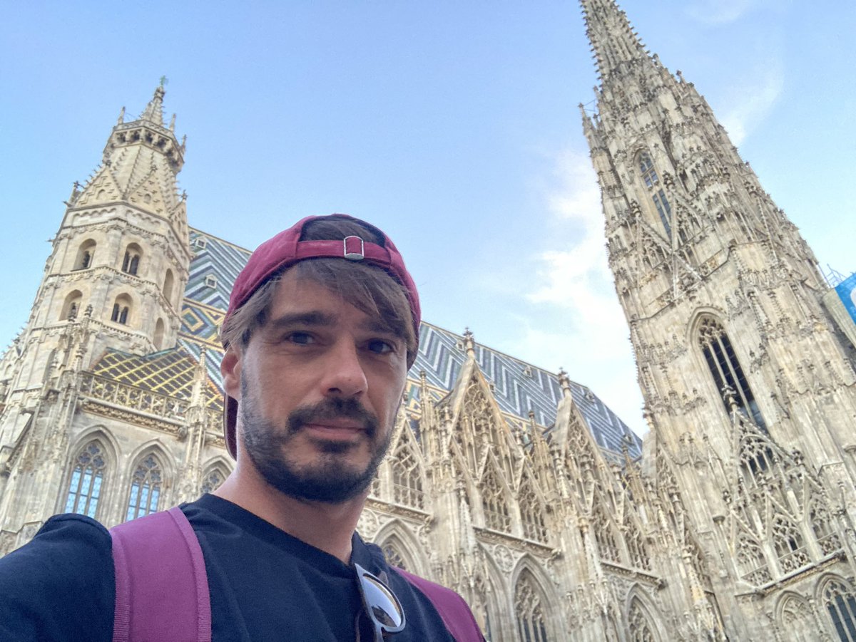 DavidGlezWell's tweet photo. Unpopular opinion: Viena no es una ciudad, es una boutique. Y encima me he desperrao💸 por apenas 3Litros de cerveza ¿qué clase de hostilidad es ésta? #backtoBudapest https://t.co/qROrGnnNAV