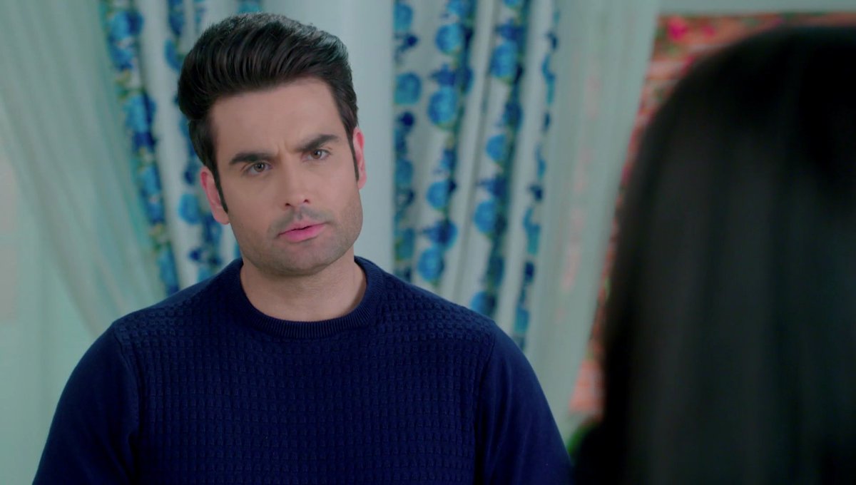 he did wt i was waiting  for it 🥺😂
he should have cut his tie like this the day she left him and the city 

#VivianDsena  #SirfTum