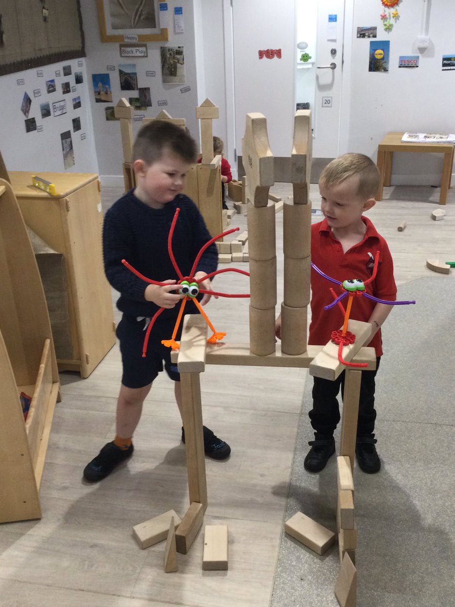 greenriggps1's tweet photo. ELC-This morning our children worked together to build a “Castle” in the block area guarded by pet dragons to protect the princess! Fantastic imagination to create this complex structure. #BlockPlay #ExpessiveArts #Inclusive #SustainedSharedThinking https://t.co/27HEw6eSPJ