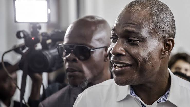 wembi_steve's tweet photo. #RDC: @MartinFayulu est le seul homme politique congolais qui a rejeté : 
-La proclamation par la CENI des résultats présidentiels 2018
- Coalition FCC-CACH 
- Consultations de Tshisekedi 
Fayulu reste et demeure le seul politicien constant depuis son échec à la présidentielle. https://t.co/KBejNZjoQA