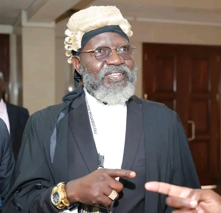 BrightKenyaNews's tweet photo. Roots party presidential candidate, Prof. George Wajackoyah arrives at the Supreme Court in good spirits for the pre-trial conference.
#RaymondMoi #Rigging #Kiambu #Likoni #Taradiddle #SimaArati #TheSupremeCourt #Raila #Sugoi #Mudavadi #SoIEBC #veronicamaina #Coast #Kakamega https://t.co/SQYqpGbh3F