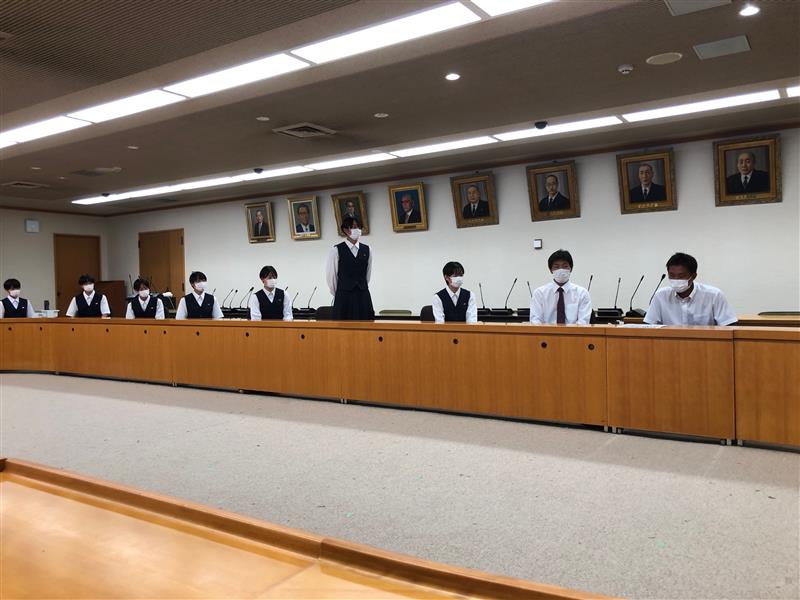 _ichifuna's tweet photo. 体操部　団体
陸上部　女子4×400mリレー
　　　　女子三段跳び
松戸市長、松本教育長へ全国制覇(インターハイ)の報告をしてきました。笑顔いっぱいの報告会となりました。頑張れ!市船！ https://t.co/eeiA3ggQvr