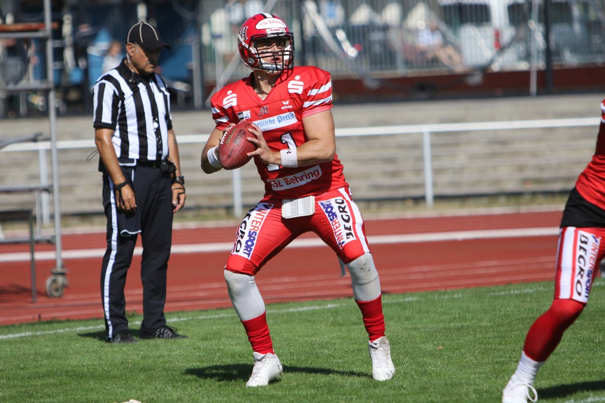 Weishaupt und Aab beenden ihre Karrieren in der Victory Formation
mercenaries.de/news/3291/21/W…
📷 Foobi Sportfotos
#AmericanFootball #Marburg #Mercenaries #GFL  #mercs #marburgfootball #mittelhessen #afvd #afvh #gfltv #GFL2 #landesliga #football #mm2022 #erima
<a href="/RV_Razorbacks/">ifm Ravensburg Razorbacks</a>