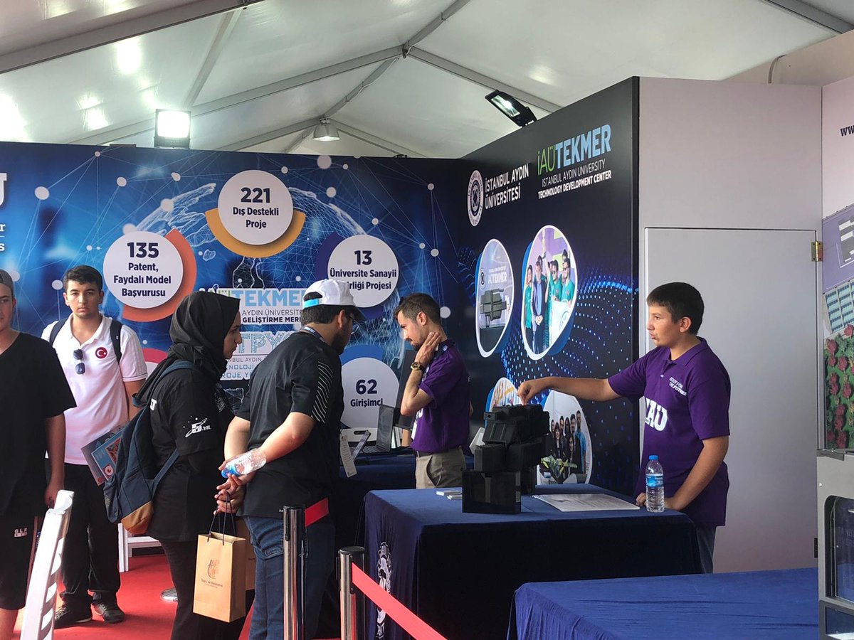 bilkolejleri's tweet photo. Samsun BİL Koleji Zorlu Kampüsü öğrencilerimiz 🚀 Dünyanın en büyük havacılık ve teknoloji festivali @teknofest 'e @IAUKampus ile birlikte katıldı. https://t.co/7OslhJu45g