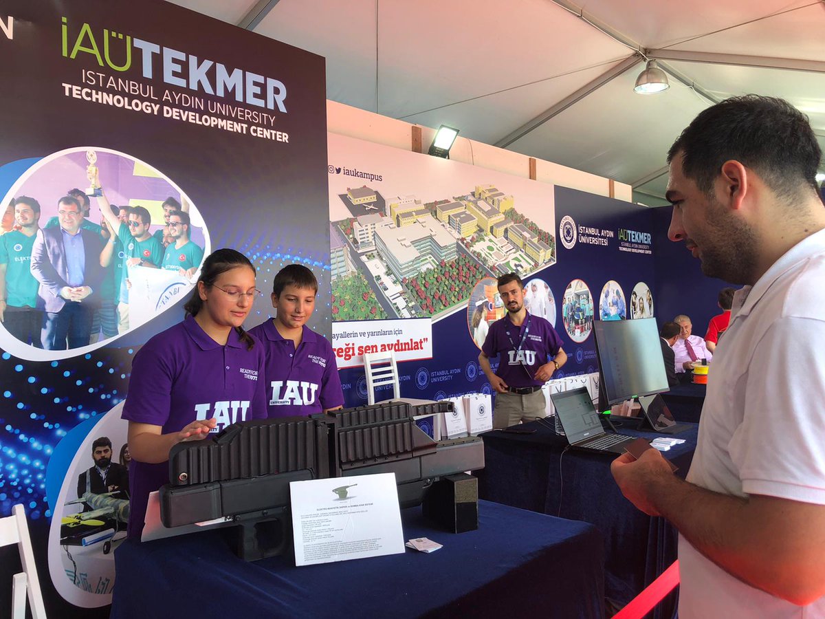 bilkolejleri's tweet photo. Samsun BİL Koleji Zorlu Kampüsü öğrencilerimiz 🚀 Dünyanın en büyük havacılık ve teknoloji festivali @teknofest 'e @IAUKampus ile birlikte katıldı. https://t.co/7OslhJu45g