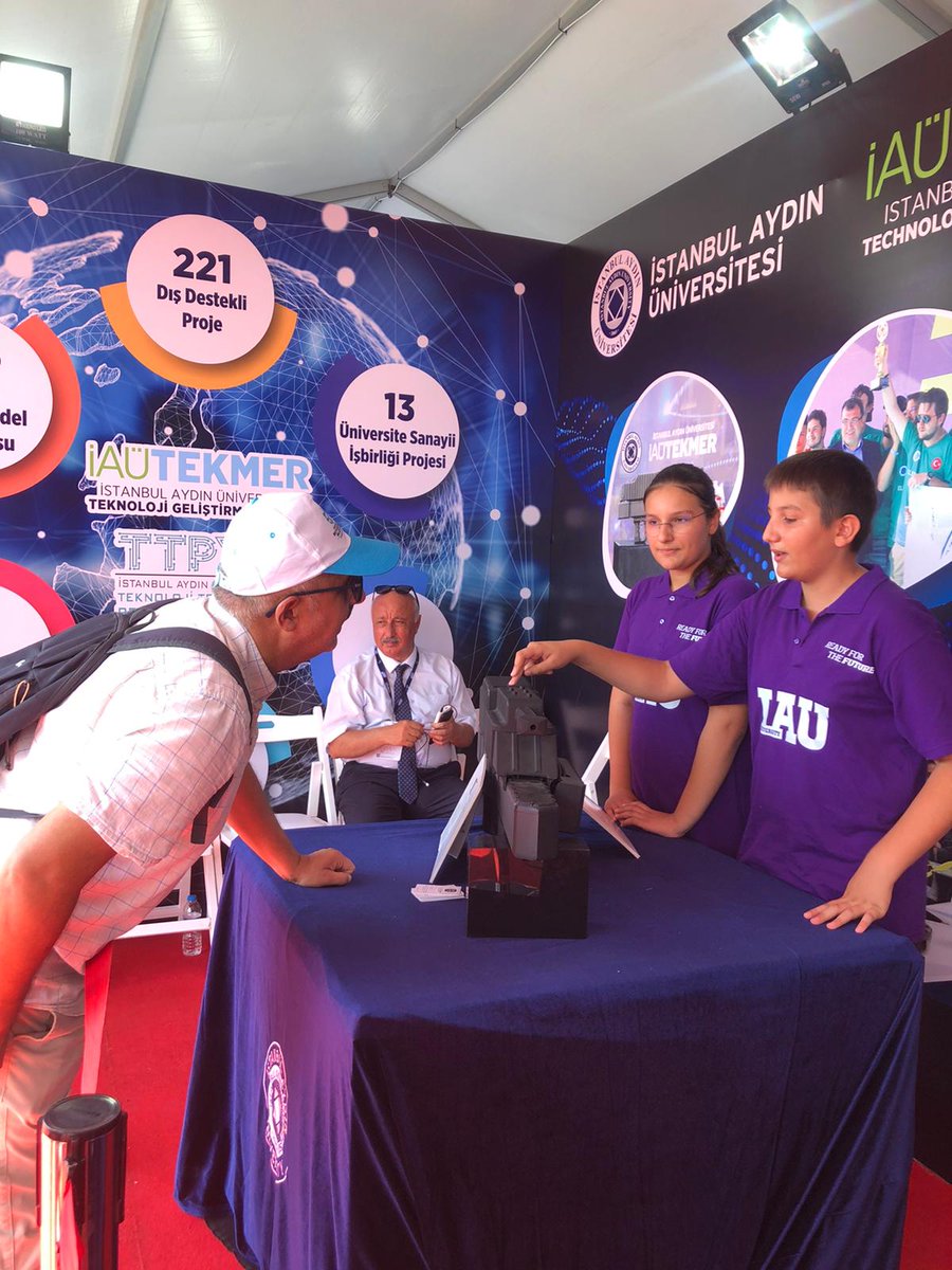 bilkolejleri's tweet photo. Samsun BİL Koleji Zorlu Kampüsü öğrencilerimiz 🚀 Dünyanın en büyük havacılık ve teknoloji festivali @teknofest 'e @IAUKampus ile birlikte katıldı. https://t.co/7OslhJu45g