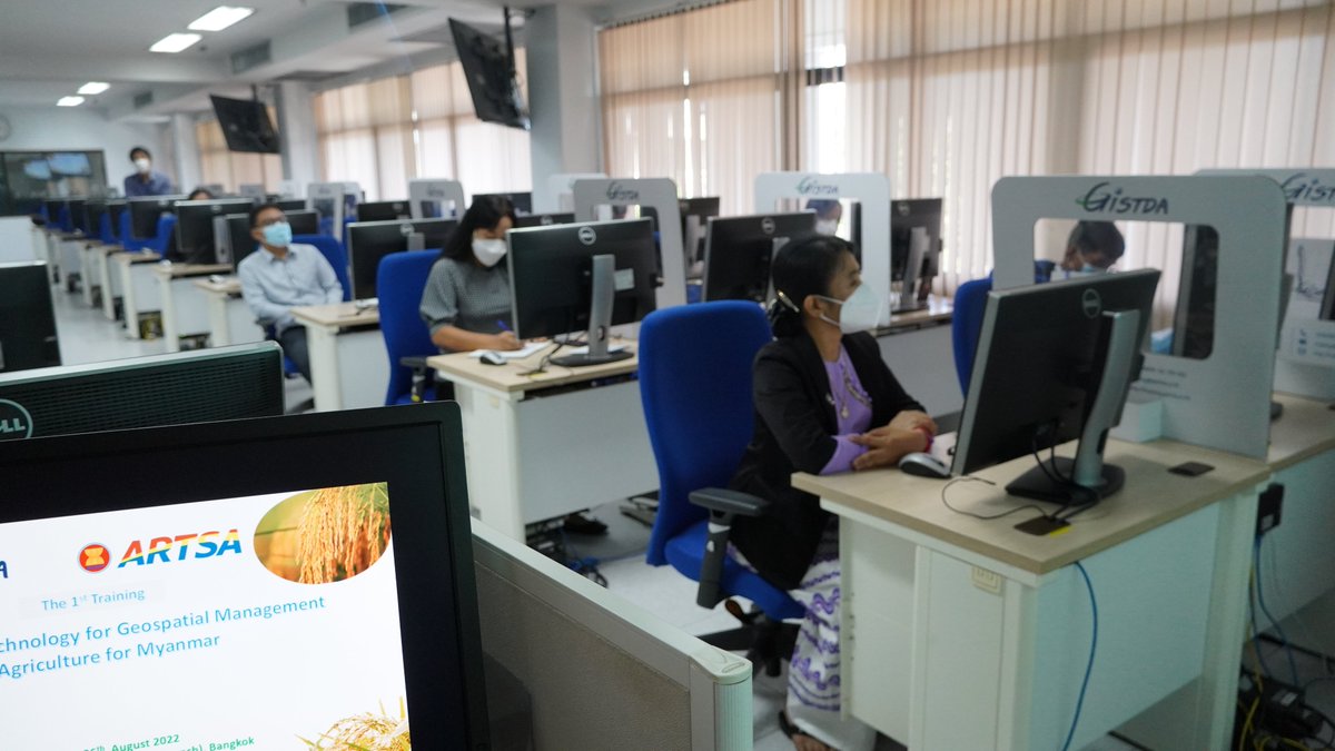 SCGIcenter's tweet photo. วันที่ 23 – 26 สิงหาคม 2565 GISTDA จัดกิจกรรมฝึกอบรมนานาชาติหลักสูตร “Intelligent Technology for Geospatial Management on Agriculture” ครั้งที่ 1 ให้กับคณะผู้เข้าร่วมอบรมจากประเทศเมียนมาร์ จำนวน 8 คน 🌾

#GISTDA 
#SCGI 
#SCGICENTER https://t.co/0xwPdPKnXI