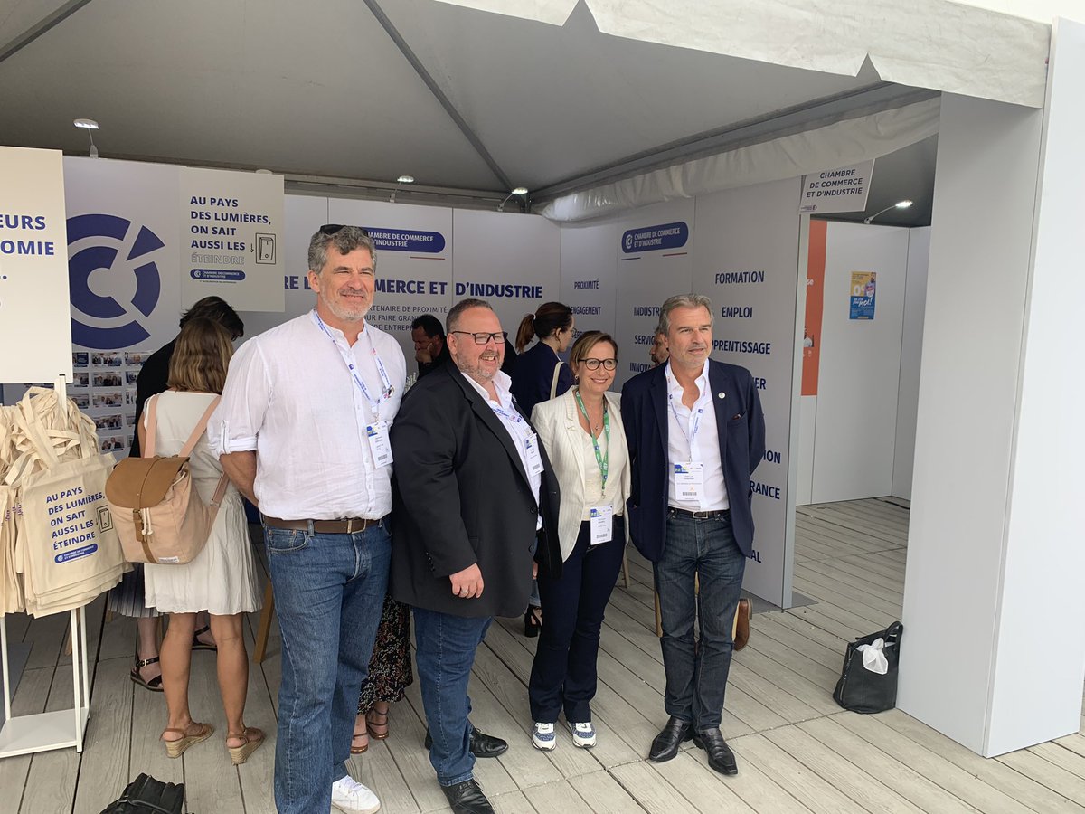 Balazuc2's tweet photo. #LaREF22 sur le stand de #ccifrance la rencontre Var-Bouches du Rhône 🤝👍
#veroniquemaurel Vce pdte #ccivar
#jeanlucchauvin pdt #ccimp
#stephanepaglia pdt #cciarles
#stephanegueydon dir cci var 
Des représentants qui n’oublient pas le lien syndical 👏👏 https://t.co/61y5gYapFK