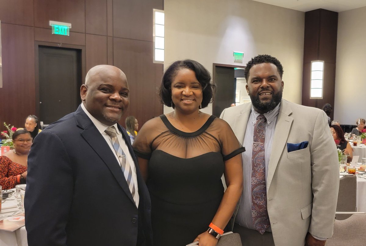 gyimah_whitaker's tweet photo. This weekend, I received the Pinnacle Leader Award from the Fortitude Educational and Cultural Development Center, Thank you Ms. Linda Bryant, for nominating me and entrusting me to lead your legacy, South Fulton. https://t.co/PbWkWp1bl4