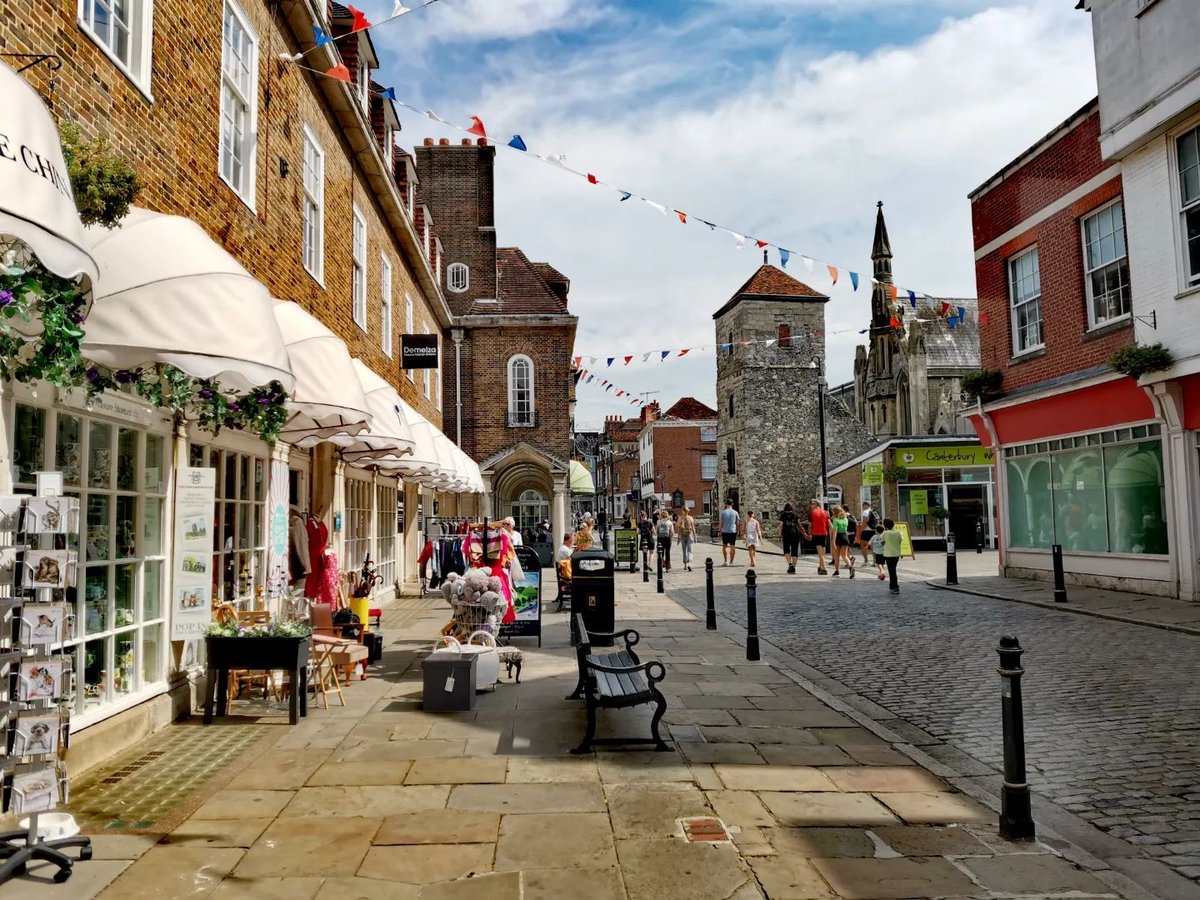 How picturesque is #Canterbury 📸

It’s the perfect place to take a break for lunch or read a book with beautiful views of the gardens, river, and the high street; you can’t go wrong. 🌷

📸 ‘milchamphoenix’ on Instagram