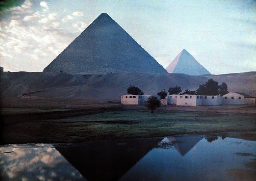 Une vue des pyramides de Gizeh, années 1920