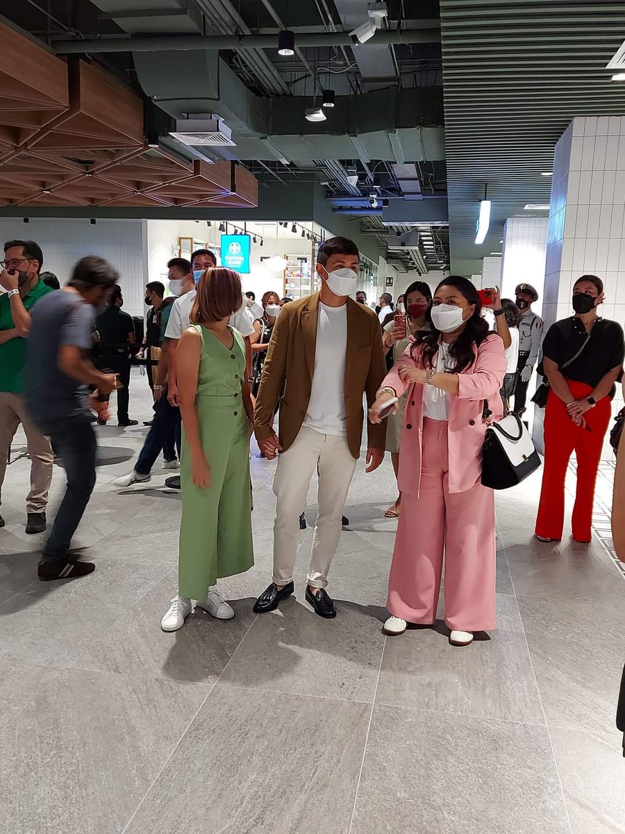 AshMatt_intl's tweet photo. #AshMatt at #LandersSuperstore grand opening at UP Town Center. 💚 @mateoguidicelli @JustSarahG @Landers_PH

📸: Lou Sv https://t.co/VCfs7554je