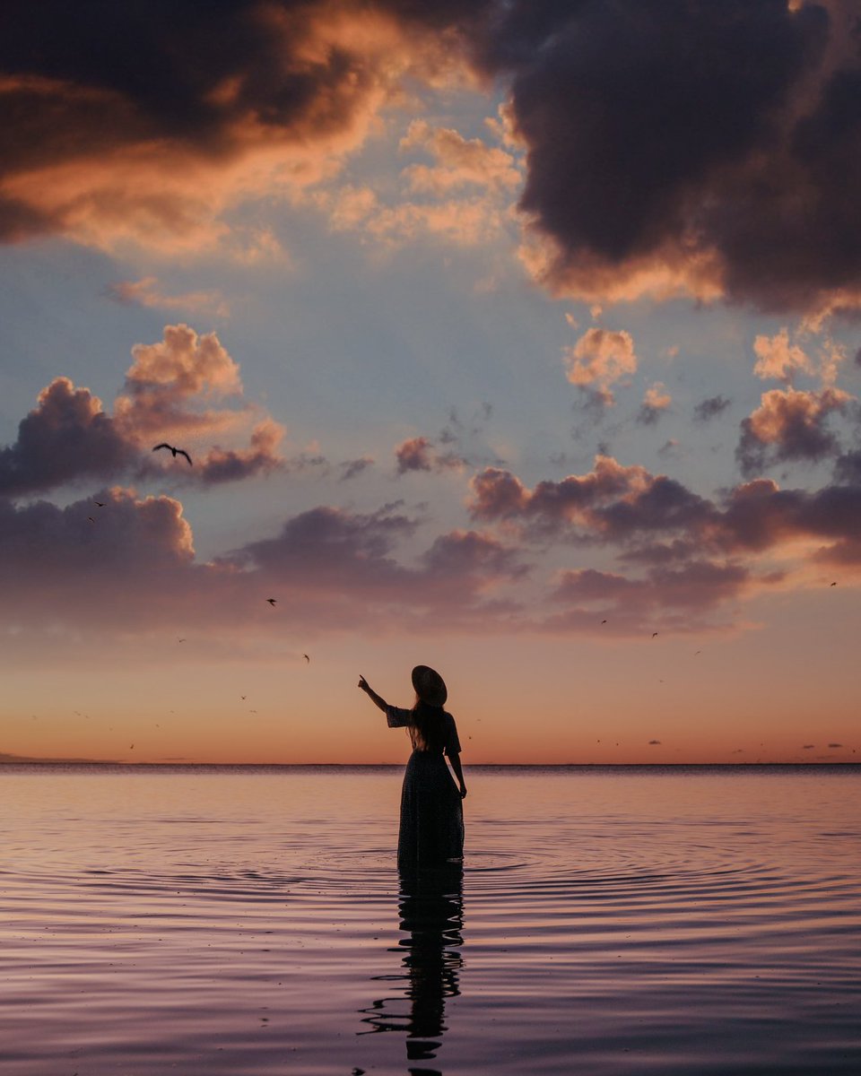 Painting the sky…✨🌈🎨