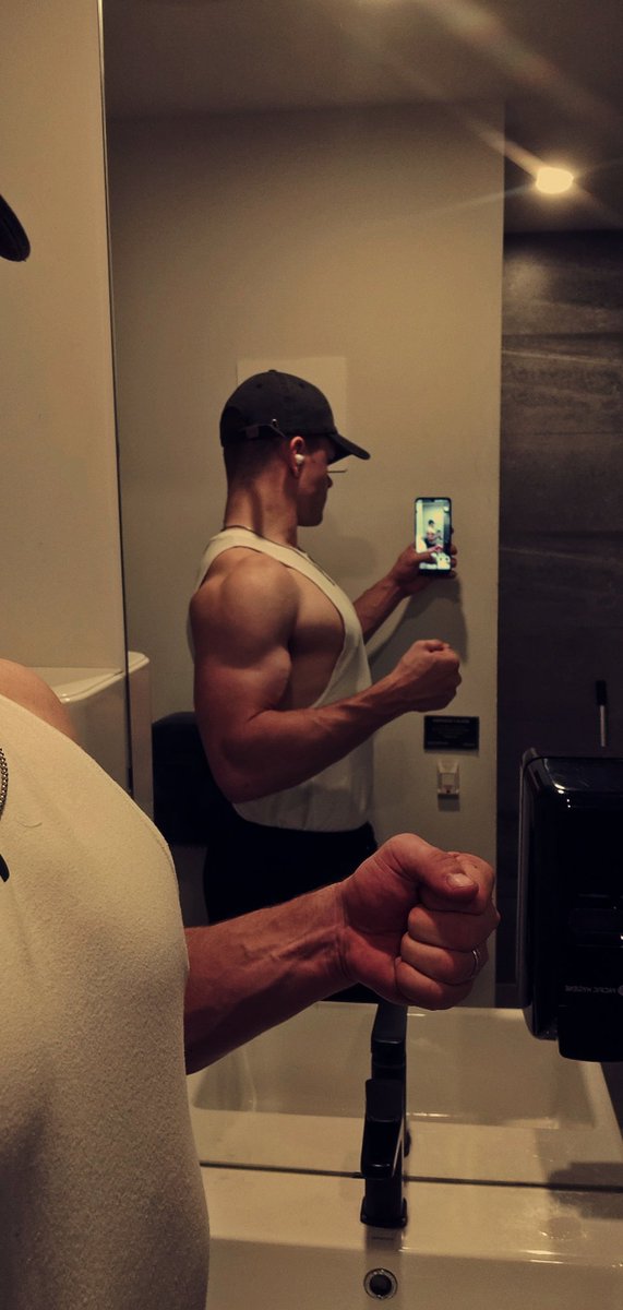 Hugo1OCE's tweet photo. Quality R&amp;R⛷️⛳🏋️ https://t.co/K6jCQn1Fa1