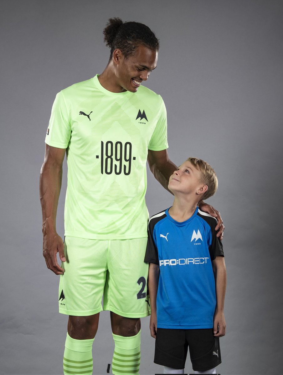 AR10ANT's tweet photo. This is going to rank as one of my fav pics of all time. @rlovett22_ thank you for giving Arlo great memories and making him proud to be your sponsor. ⚽️🥇 https://t.co/ecYwC3JXmU