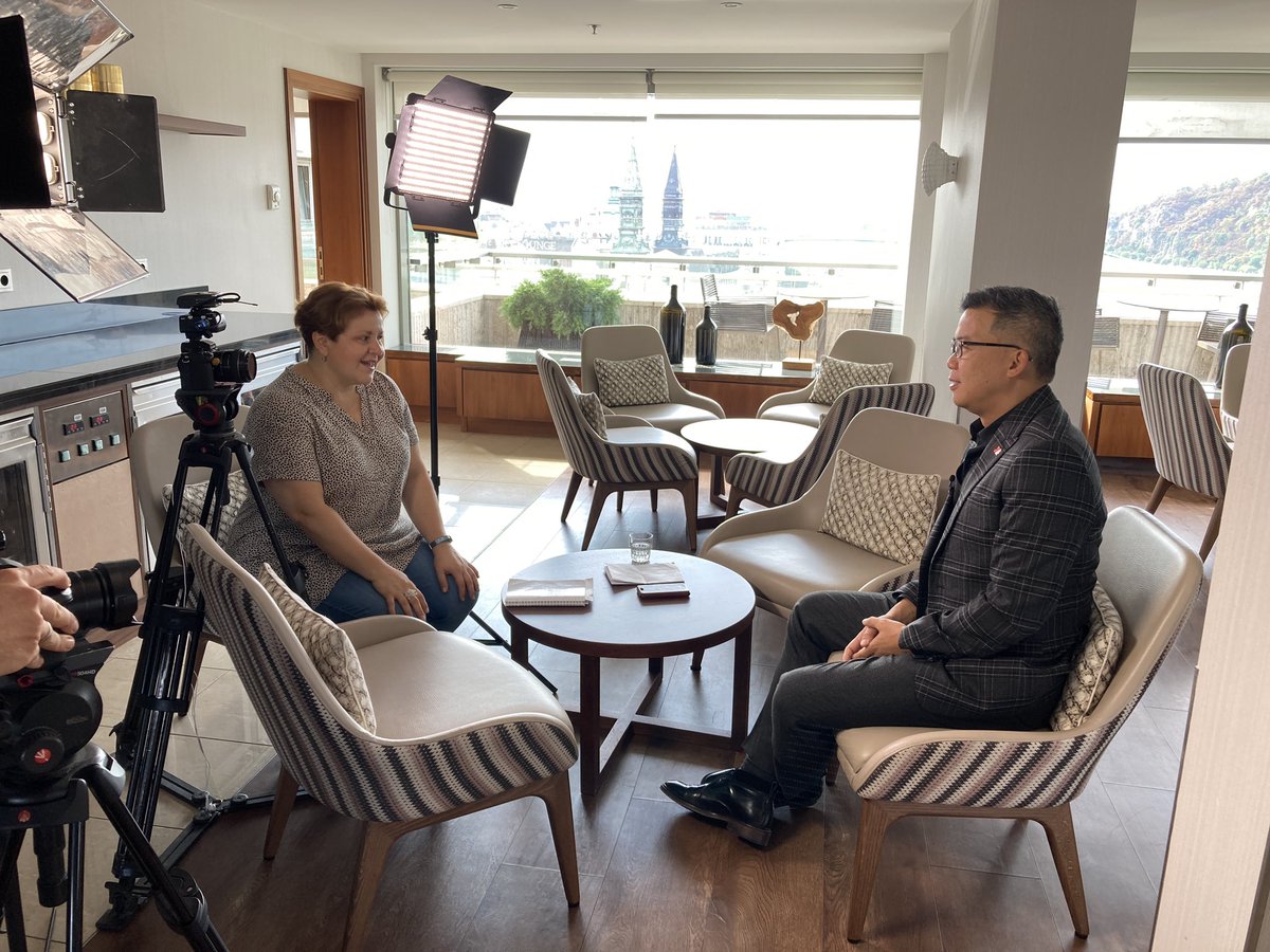 Francis Uy tweet media