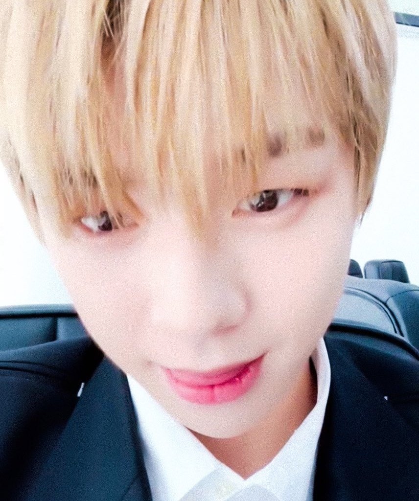 kangmeowcat's tweet photo. 메롱 😛
#강다니엘 #KANGDANIEL https://t.co/rmM9ud0JoI