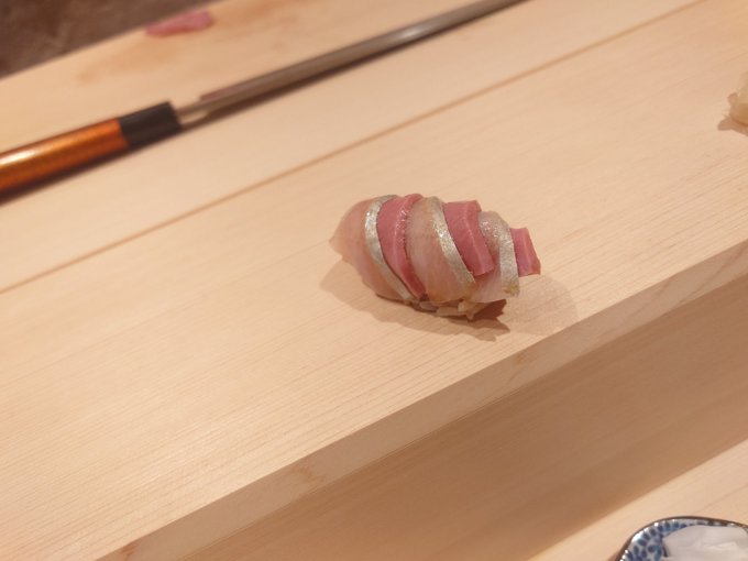 最近妙にクサクサした話が多いから
美味しいご飯でも食べないとやってらんねえお
ってことで肉寿司食いに来ました 