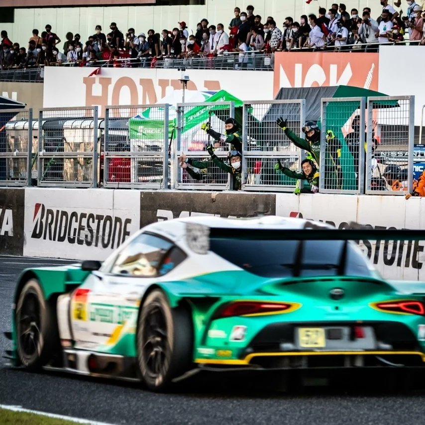 toyota_nagoya's tweet photo. 【スーパーGTメカ体験】
8/26〜28に鈴鹿サーキットで開催されたスーパーGT第5戦にメカニック体験を実施しました。前回同様、学生がチームの一員として設営、準備、作業の体験をしました!
#スーパーGT2022
#メカニック
#トヨタ名古屋自動車大学校
#埼玉トヨペット
#apr2022 https://t.co/lsiiRHOhBF